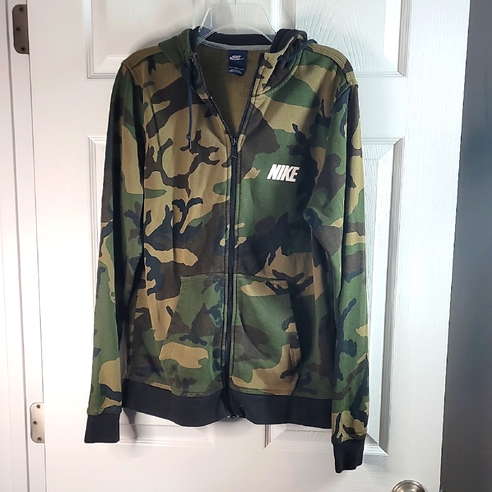 Nike Nike Camouflage Jacket Nike Nike Camouflage Jacket